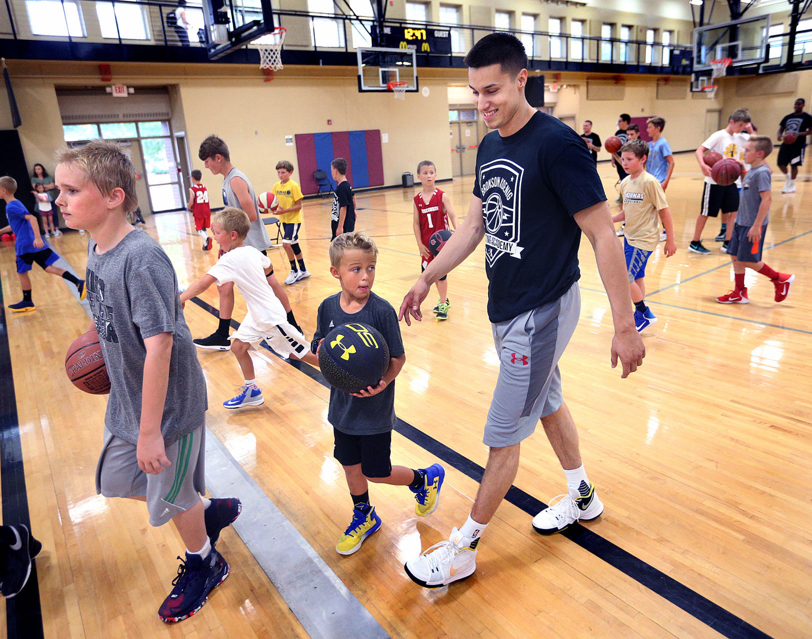 La Crosse Aquinas grad Bronson Koenig hosts basketball camp in hometown